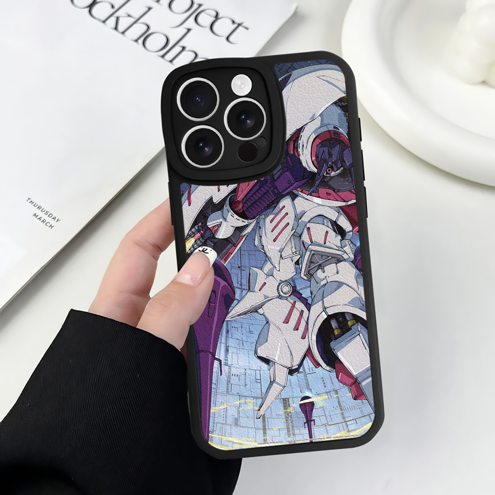 （画像用） 機動戦士ガンダム Mobile Suit Gundam 【iPhone 16シリーズ対応】シリコンスマホケース（レザー調） 材質：シリコン